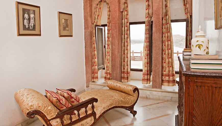 WelcomHeritage Bal Samand Lake Palace- Maharani suite